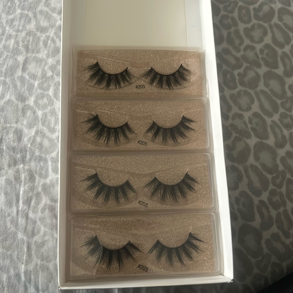 Women’s Lashes